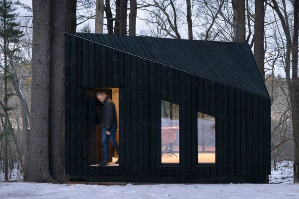 Koto is a a UK-based company that offers a number of prefabricated structures. Niwa is their first flatpack product that can be delivered anywhere in the world.