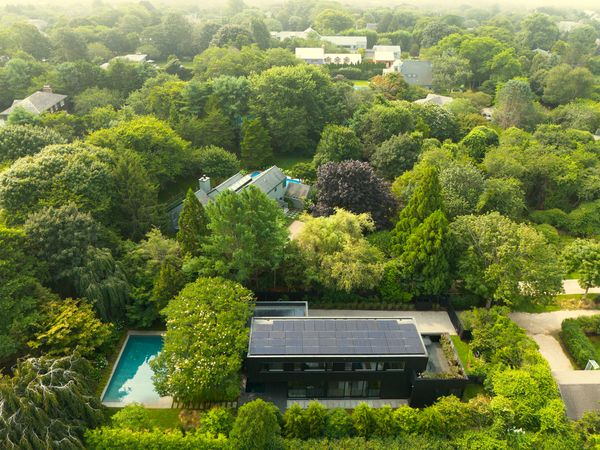 Located on a quarter-acre site in Amagansett, the house is closely bordered by neighbors but screened by mature landscaping.