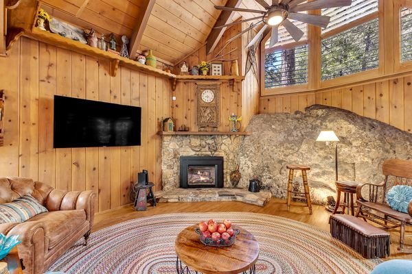 The decor, picked by Dolly Parton, is included with the purchase of the home.