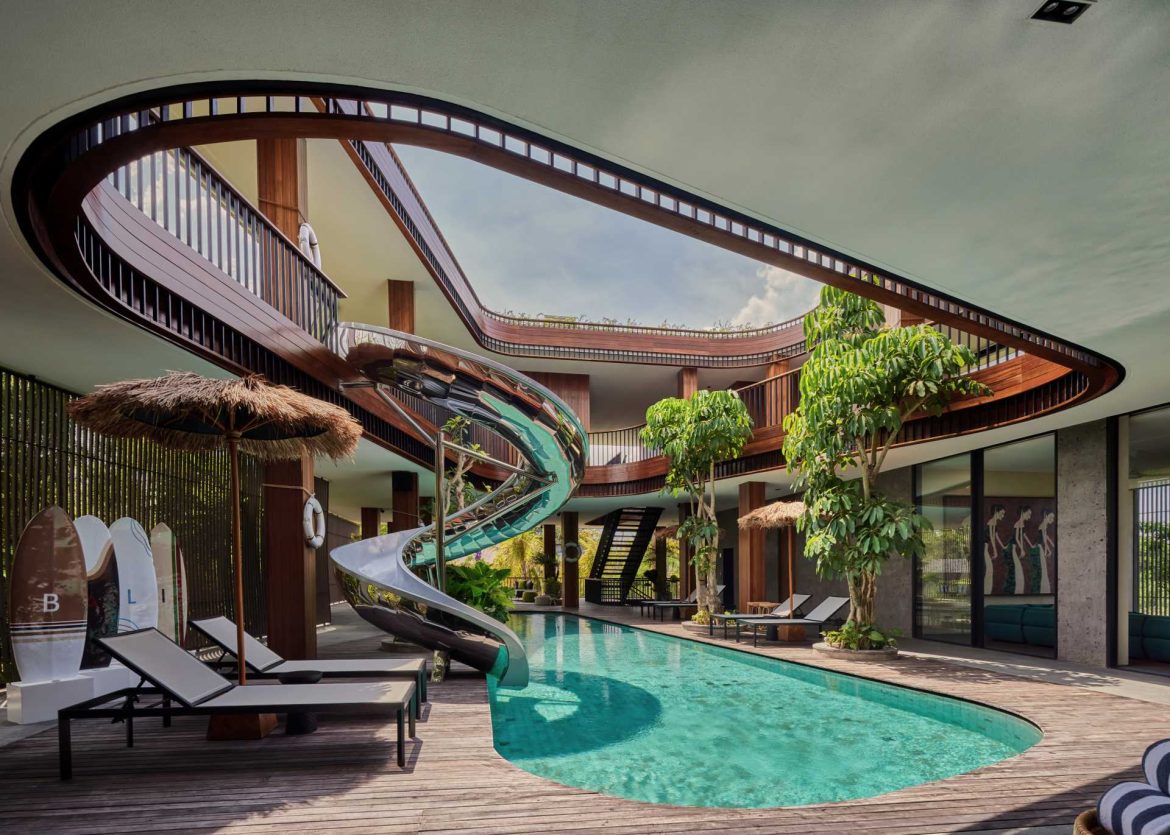 modern-house-pool-slide-190425-833-01.jpg