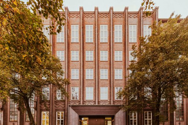 Originally completed in 1933, the building was renovated in 2018. The apartment itself underwent a renovation in 2016.