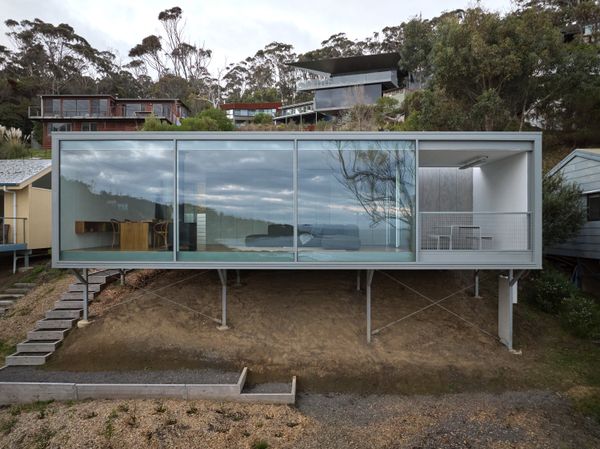 the-cabin-hovers-over-the-site-on-stilts-giving-it-a-floating-effect.jpg