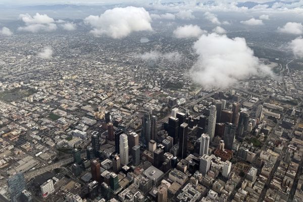 The City of Los Angeles is planning to turn vacant offices into residences.