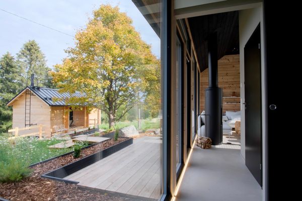 The house itself is about 520 square feet, and there’s a separate sauna building with a guest bedroom, which is under 200 square feet. "I kept the buildings really small to keep costs down,