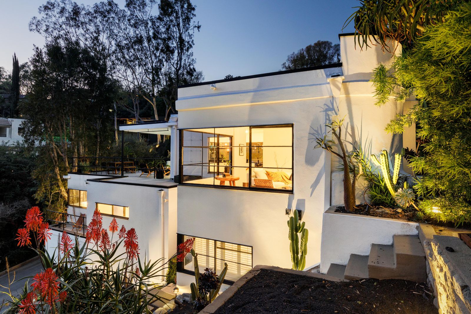 This multitiered residence in the Pasadena hills was completed while its architect, William Kesling, was behind bars at San Quentin.