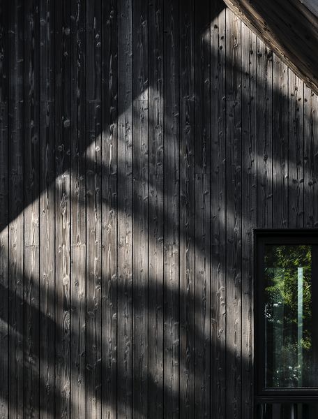 Yakisugi from Nakamoto Forestry was selected for the home’s exterior. Each of the Pika-Pika® boards used was graded by hand 11 times to ensure the highest quality of authentic Japanese yakisugi.