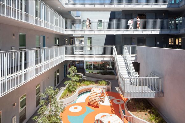 Brunson Terrace, an apartment building in Santa Monica designed by Brooks + Scarpa, features a courtyard at its center that supports family life.
