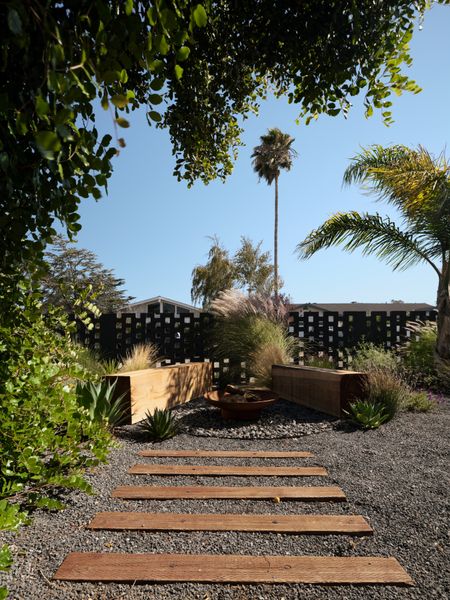 Landscape architect Margot Jacobs took inspiration from Japanese stone gardens, mixing the design with Californian and Mediterranean plant life.